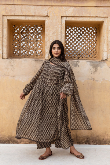 Kashmiri Faren Abaya Black Hand-Block Print Kurta Set With Dupatta