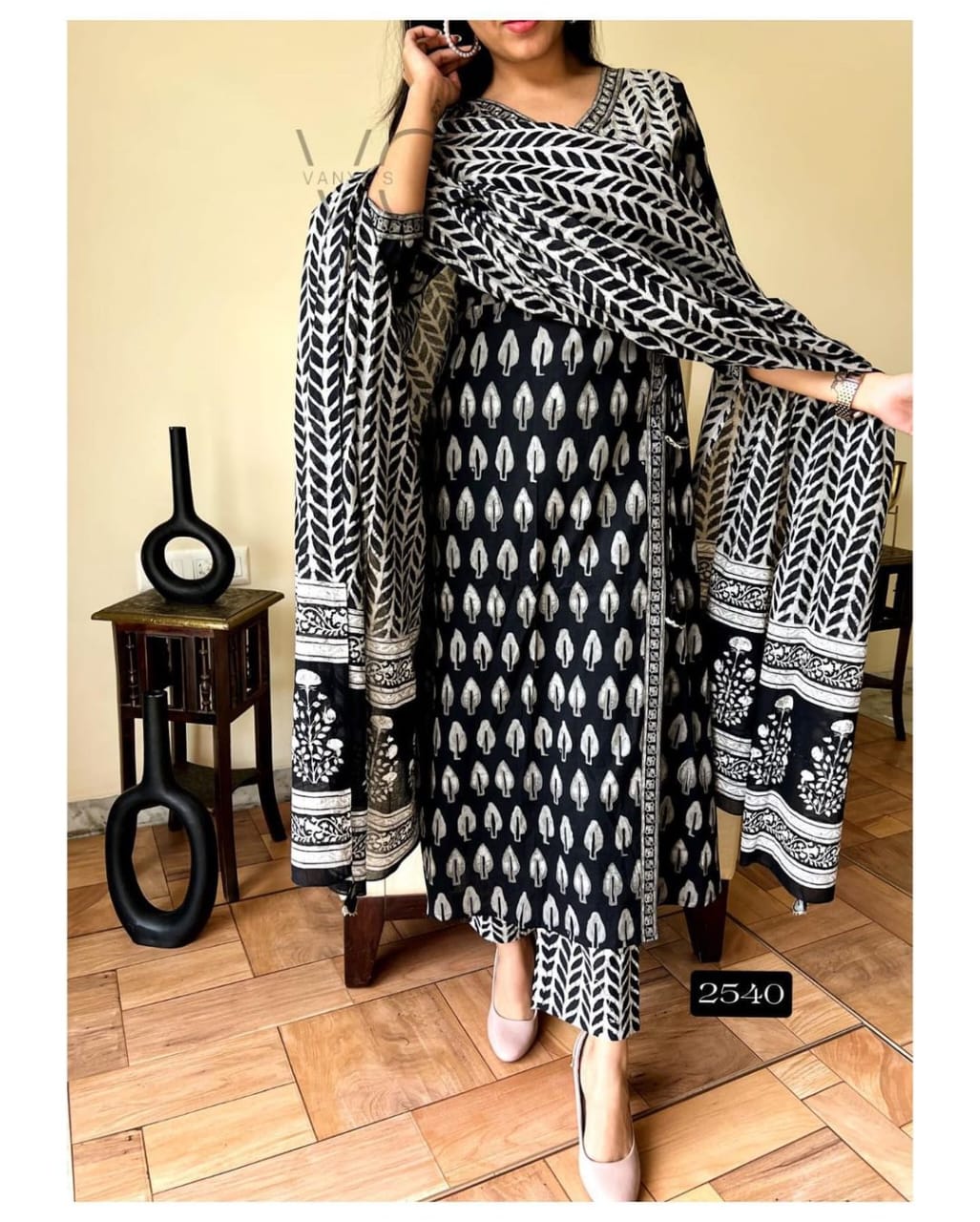 ANGRAKHA STYLE HAND BLOCK PRINT BLACK KURTI 3PIC SET