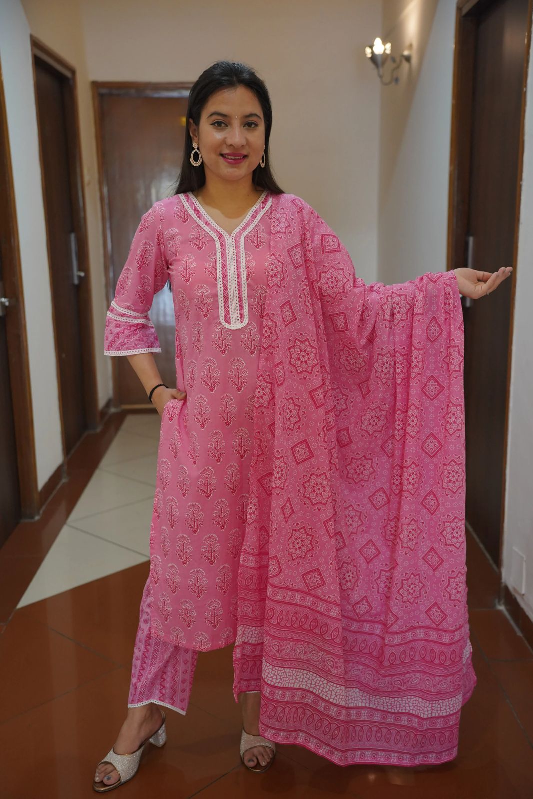 NACK CHIKEN LESS COTTON KURTI PENT AND DUPATTA