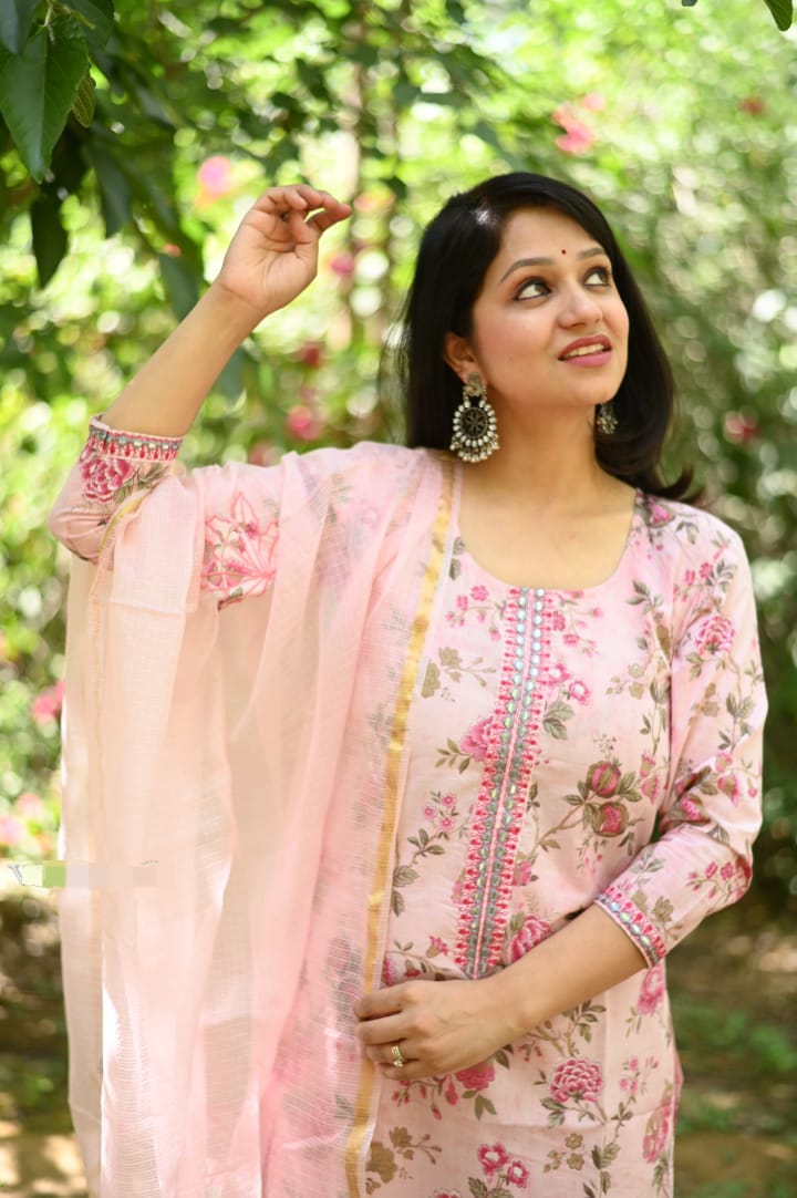 FLORAL PRINT COTTON KURTA PANT AND KOTA DORIA DUPATTA