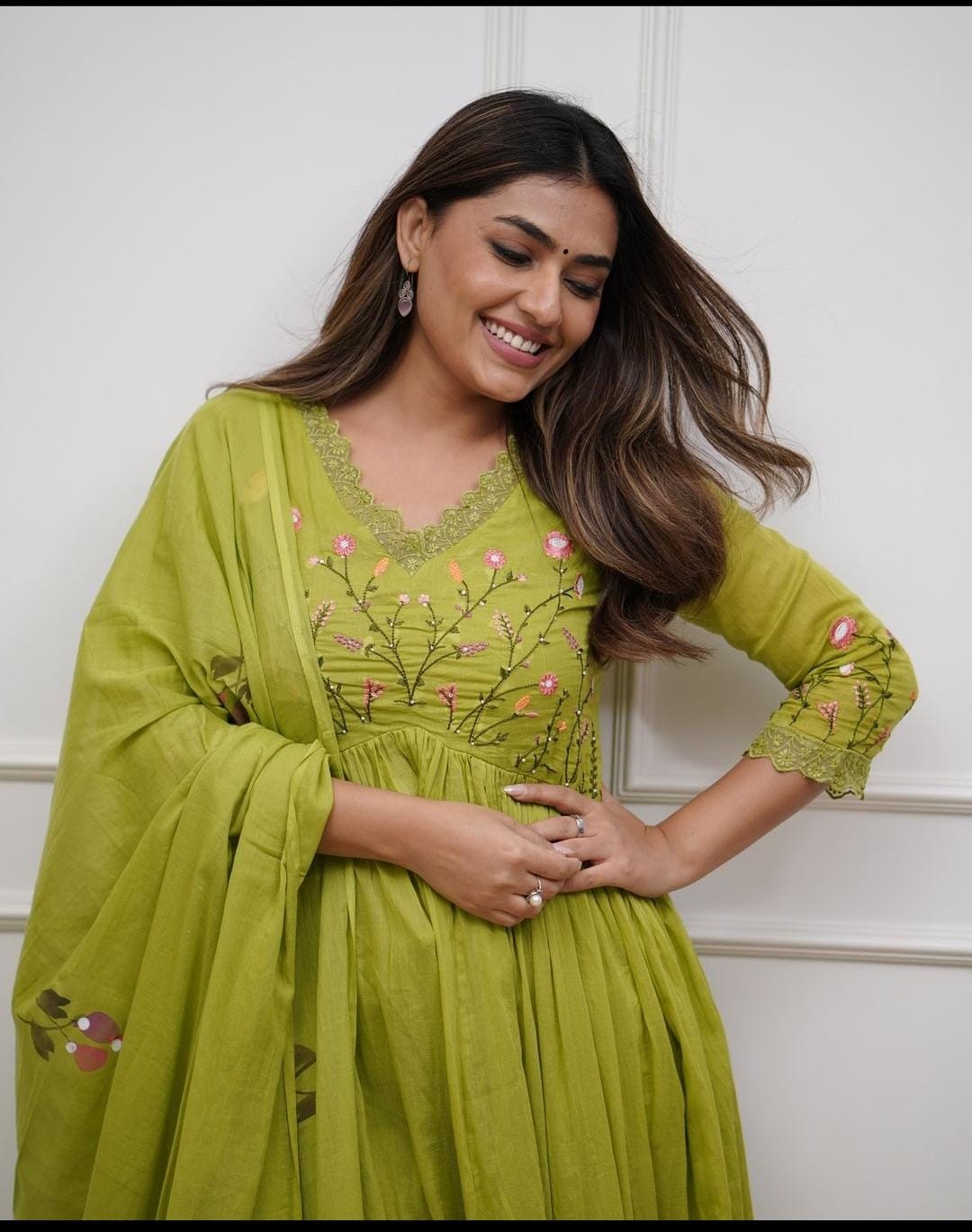 Aavana Embroidery Suit Set