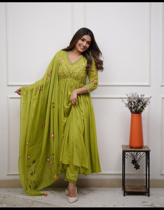 Aavana Embroidery Suit Set