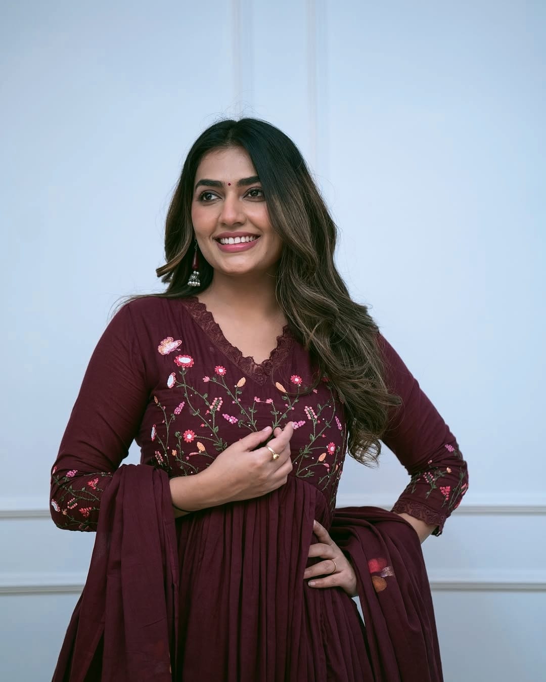 Aavana Embroidery Suit Set