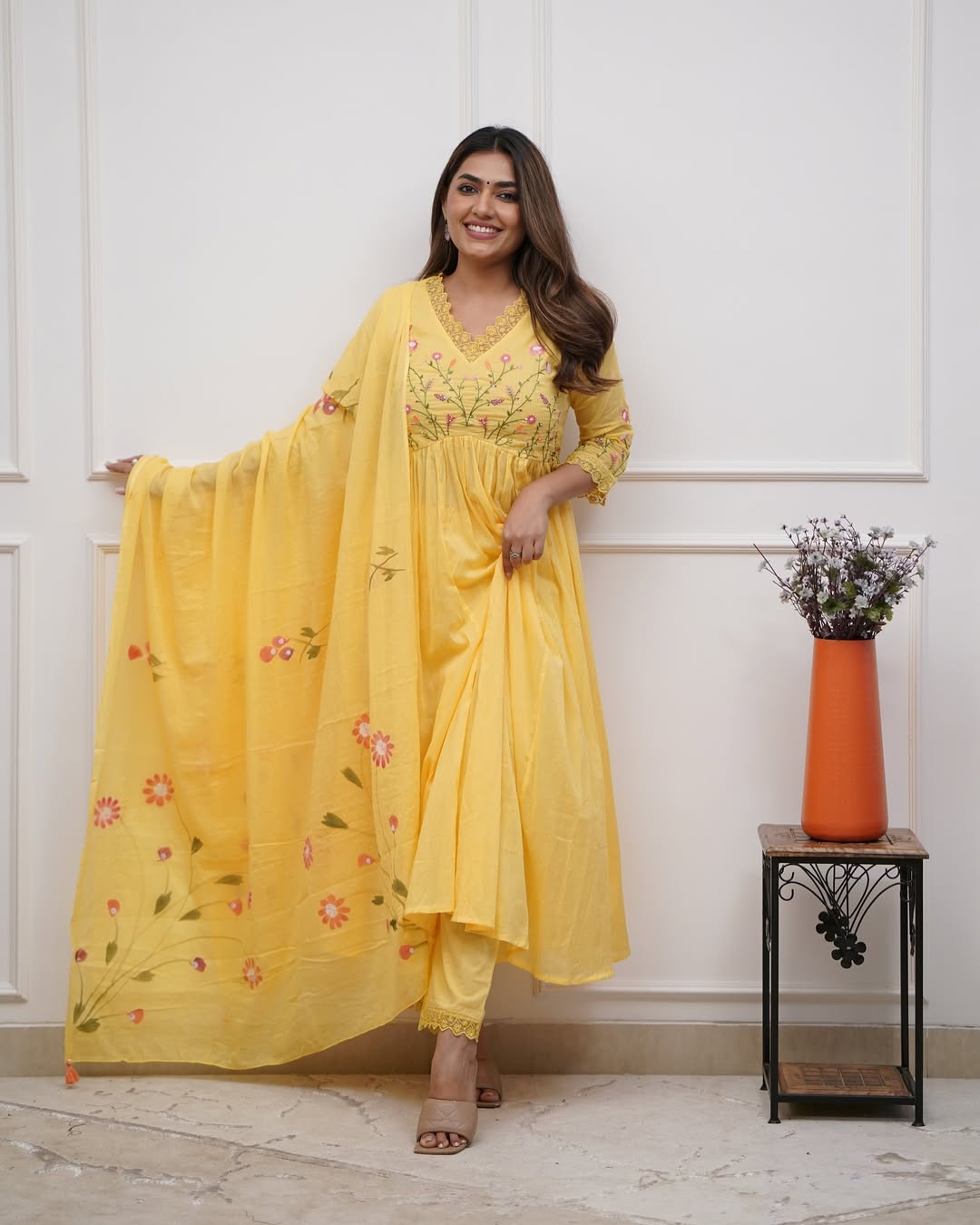 Aavana Embroidery Suit Set