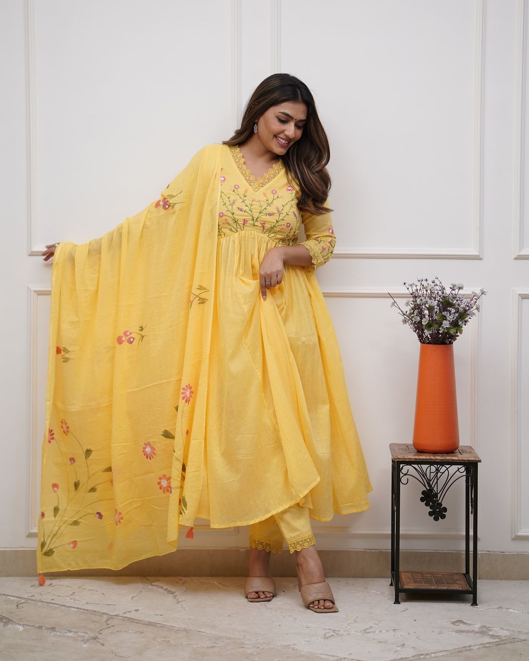 Aavana Embroidery Suit Set