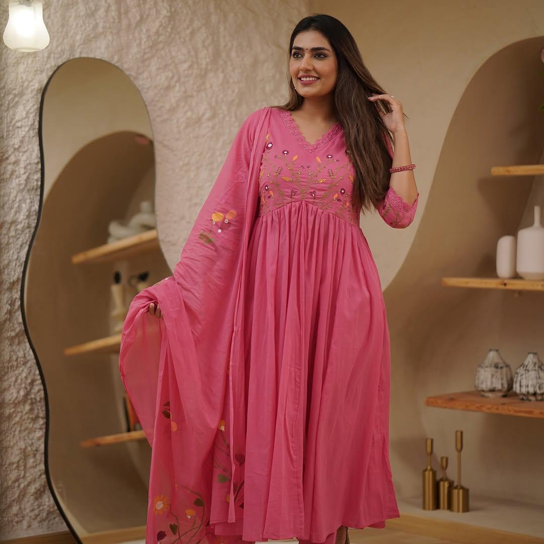 Aavana Embroidery Suit Set