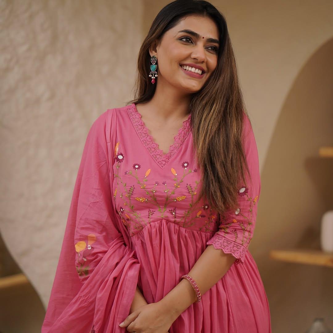 Aavana Embroidery Suit Set