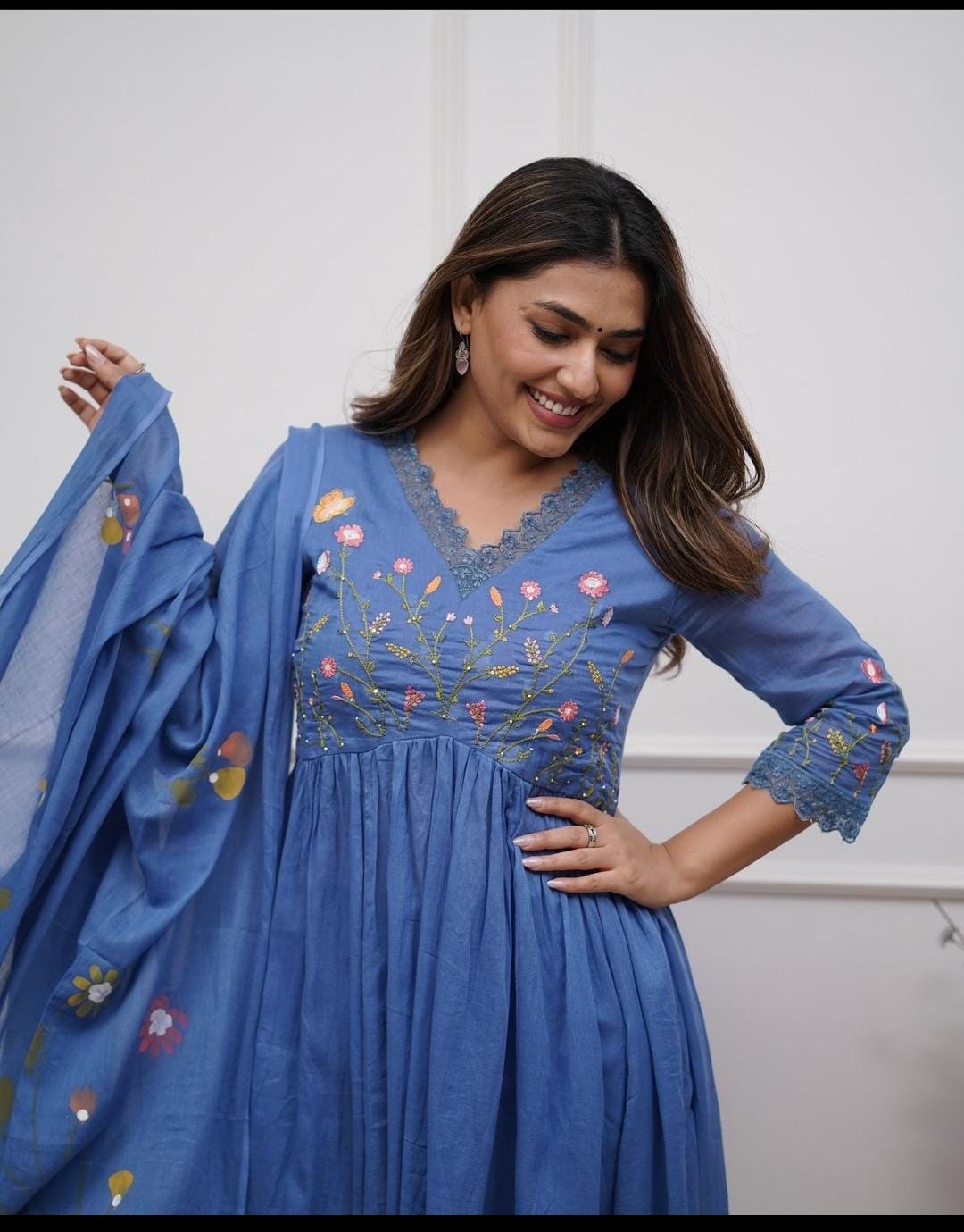 Aavana Embroidery Suit Set