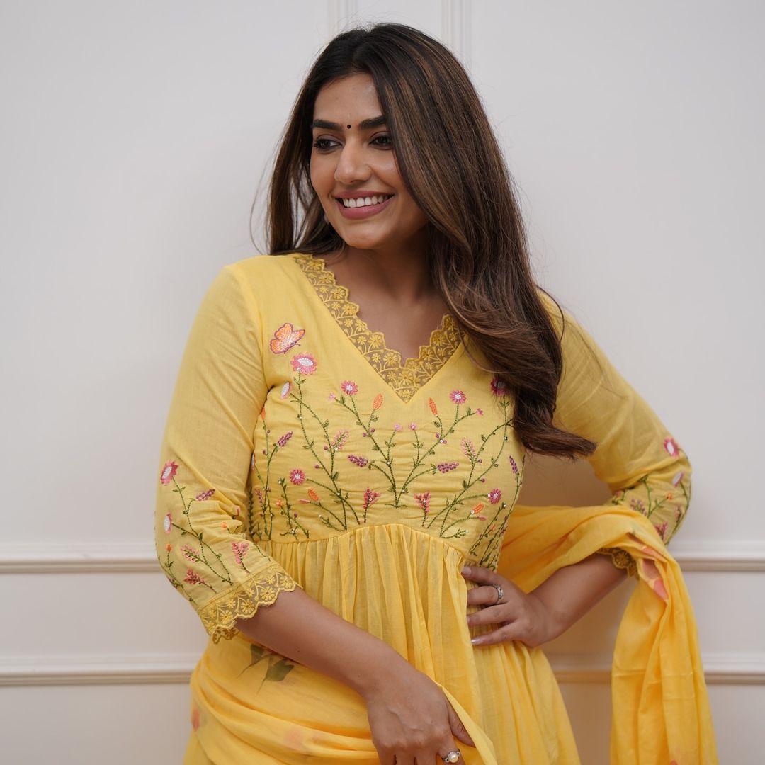 Aavana Embroidery Suit Set