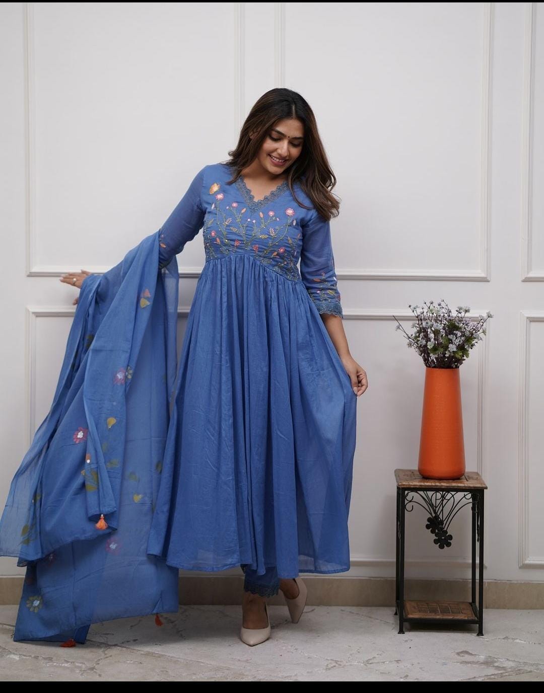 Aavana Embroidery Suit Set