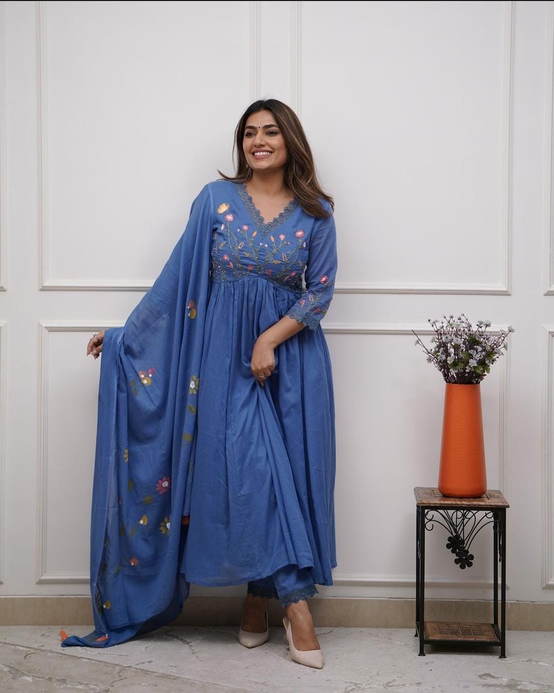 Aavana Embroidery Suit Set