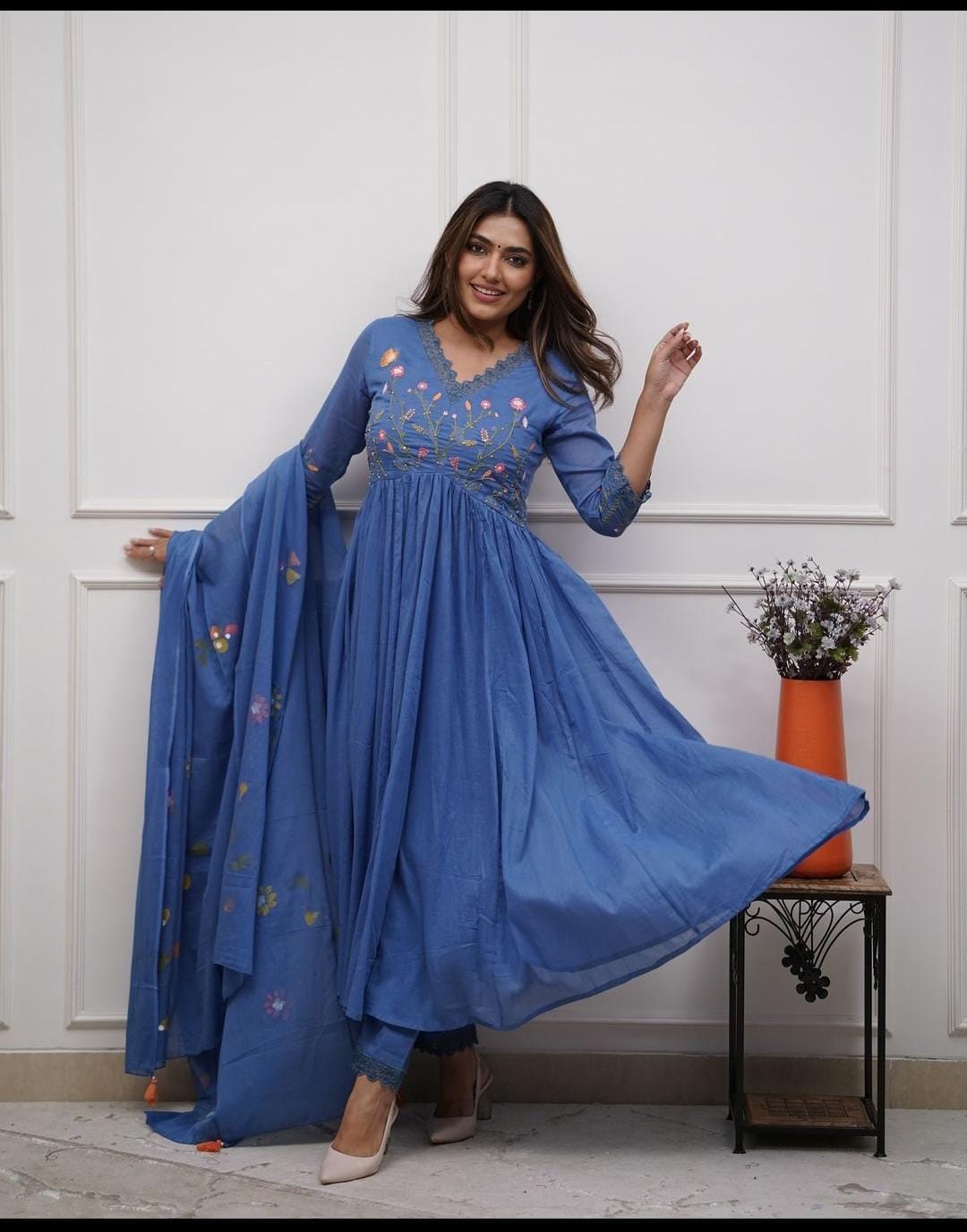 Aavana Embroidery Suit Set