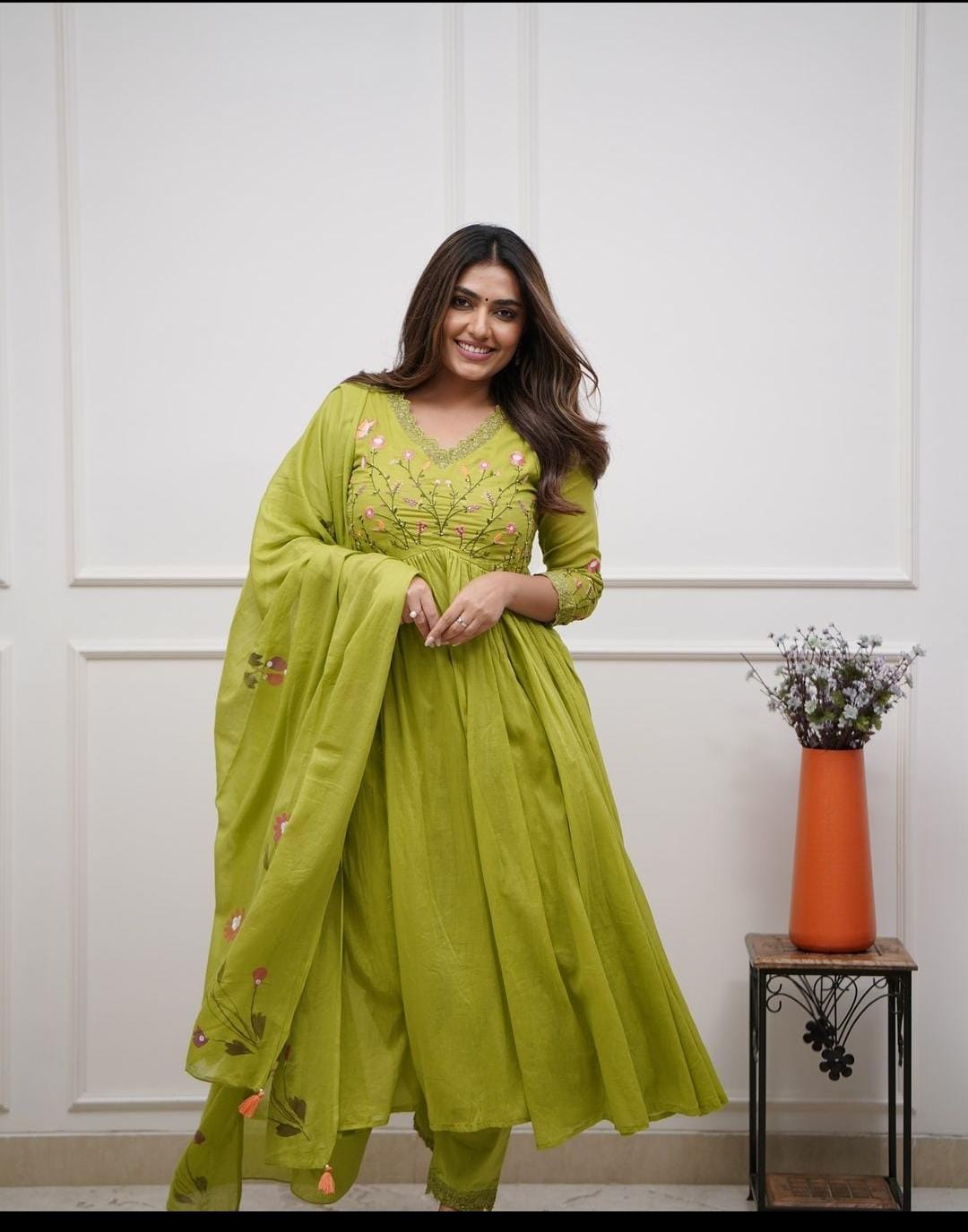 Aavana Embroidery Suit Set