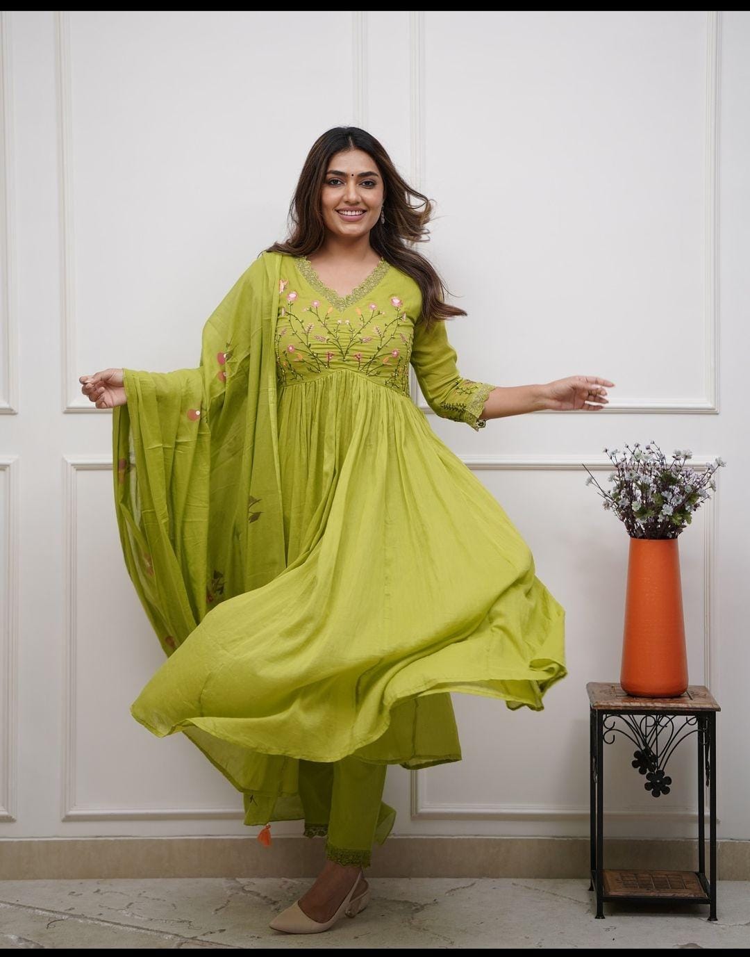 Aavana Embroidery Suit Set